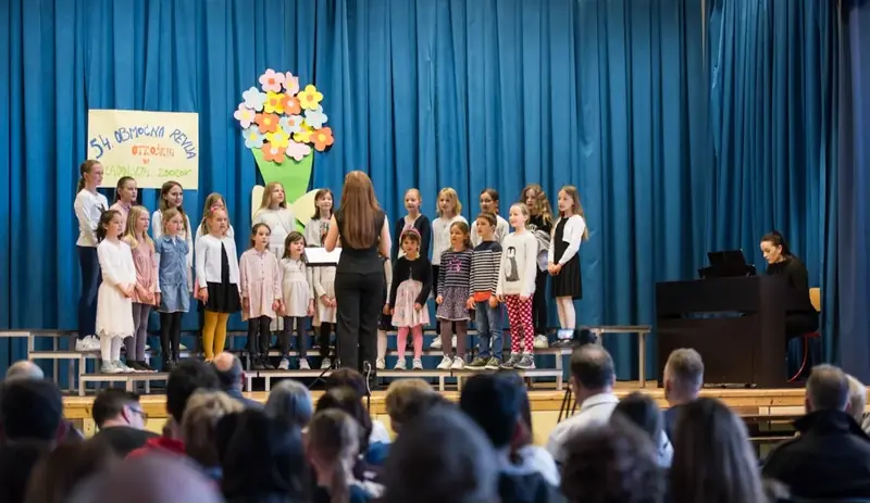 Children sharing a concert stage